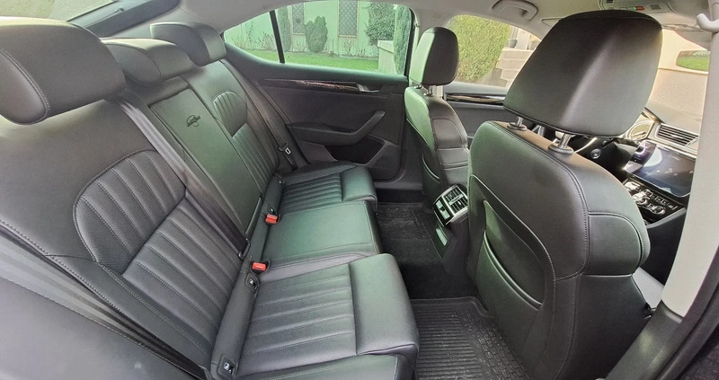 Skoda Superb cena 89000 przebieg: 187000, rok produkcji 2017 z Gliwice małe 56